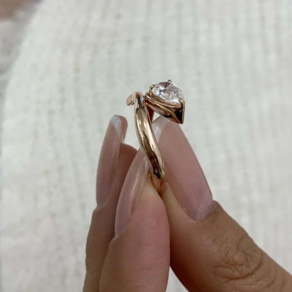 1 CT Pear Lab Grown Diamond Engagement Ring in 14K Rose Gold Dubai UAE