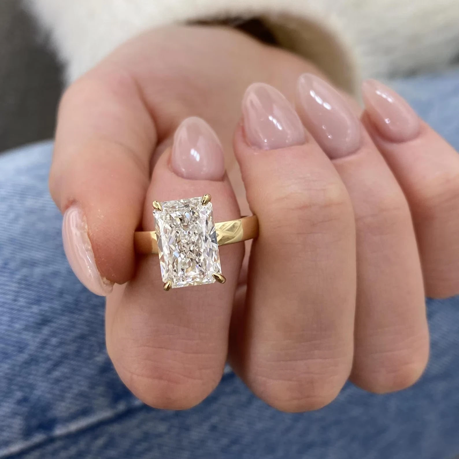 radiant lab grown diamond engagement ring 14k yellow gold 5.20ct dubai IGI E VVS2