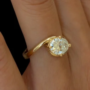 oval lab grown diamond ring 14k yellow gold Dubai 1ct