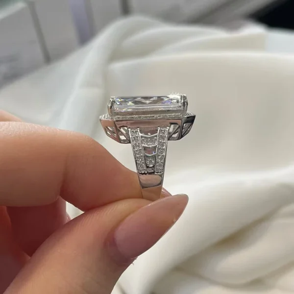 6.60 CT Radiant Lab Grown Diamond Solitaire Ring in 14K White Gold – E VVS2 IGI Certified Dubai