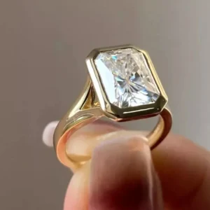 4.0Ct Radiant Cut Lab Grown Diamond Ring in 14K Yellow Gold – IGI Certified D VVS2 | Luxury Engagement Ring Dubai UAE