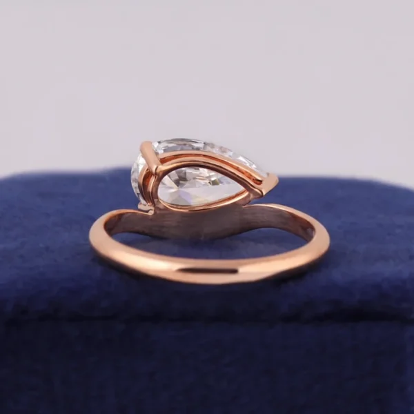 2.5 CT Pear Cut Lab-Grown Diamond Engagement Ring in 14k/18k Yellow Gold