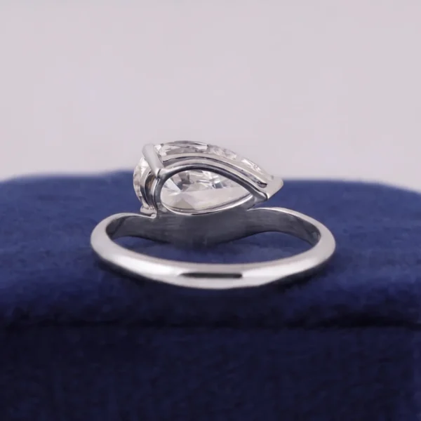 2.5 CT Pear Cut Lab-Grown Diamond Engagement Ring in 14k/18k Yellow Gold