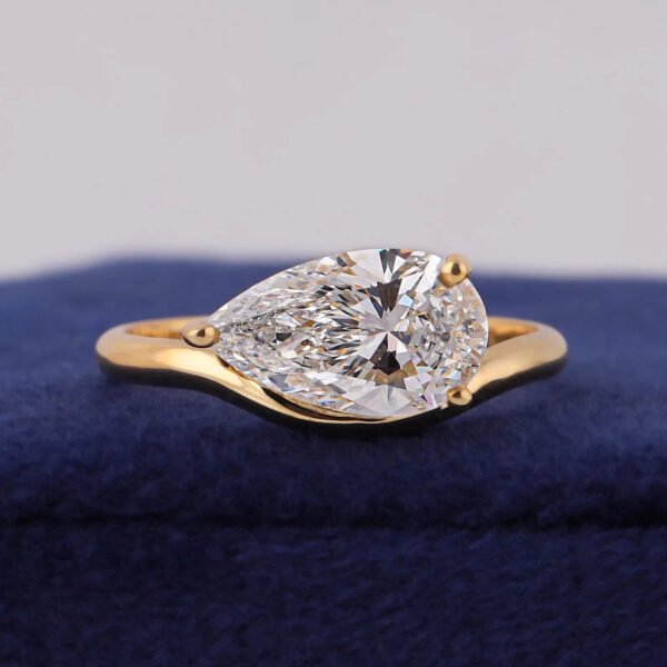 14K Yellow Gold Sparkling Engagement 2.5CT Pear Lab Grown Diamond E VVS2 Ring