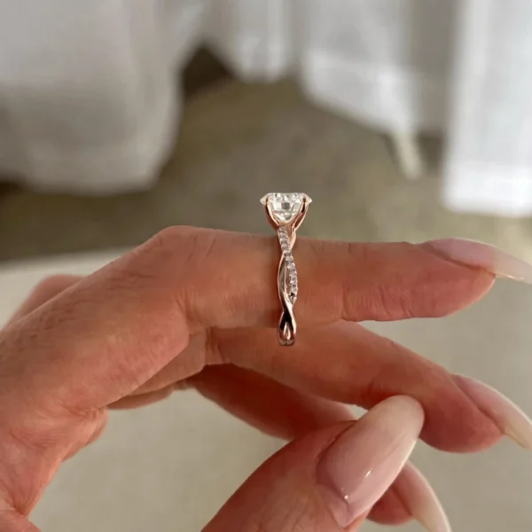 2.20 Ct Round Lab Diamond Twisted Engagement Ring – E/VVS2, 14K Gold (Dubai Crafted)