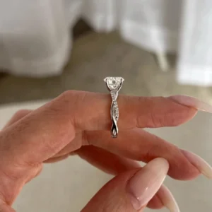 2.20 Ct Round Lab Diamond Twisted Engagement Ring – E/VVS2, 14K Gold (Dubai Crafted)
