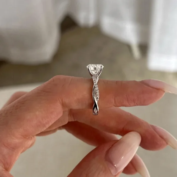 2.20 Ct Round Lab Diamond Twisted Engagement Ring – E/VVS2, 14K Gold (Dubai Crafted)